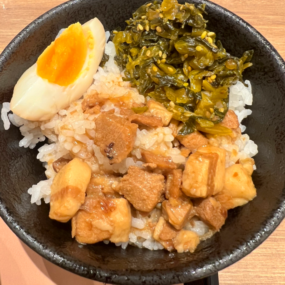 甘蘭牛肉麺の魯肉飯