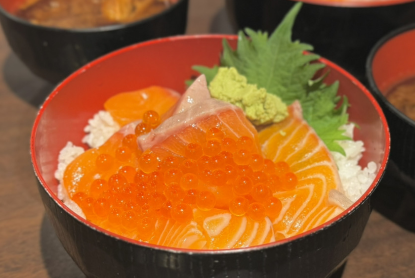 豪快立ち寿司のいくらサーモン丼