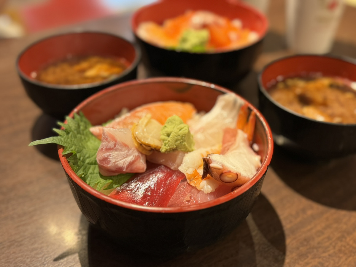 豪快立ち寿司の海鮮丼