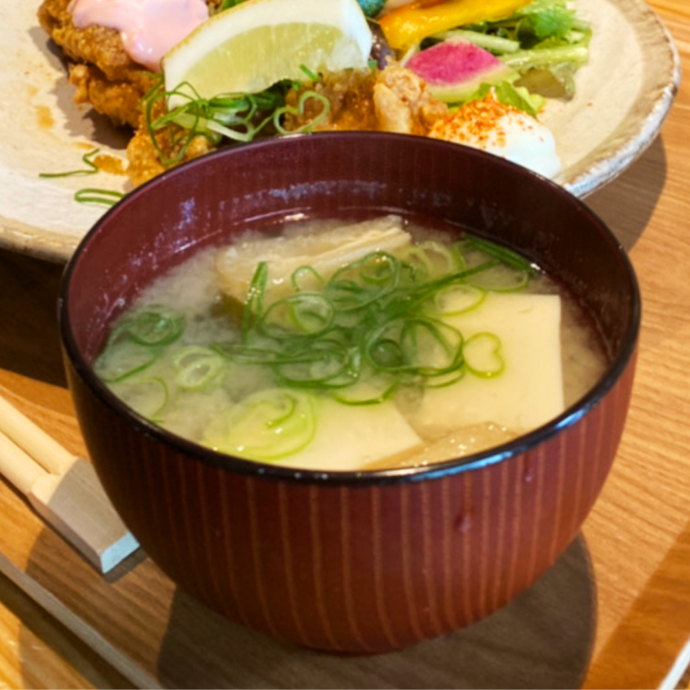 ニチヨウビの味噌汁