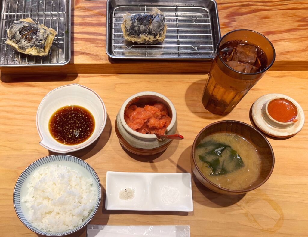 「寅ノすみか」定食セット内容の写真