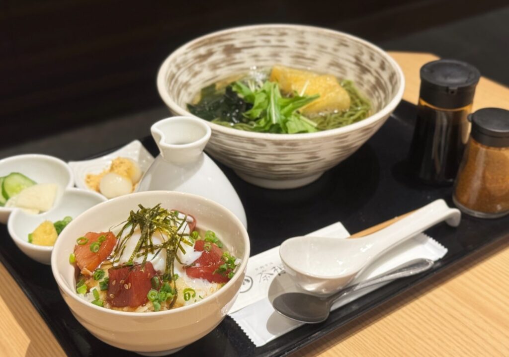 ざる茶そばとまぐろ山かけ丼