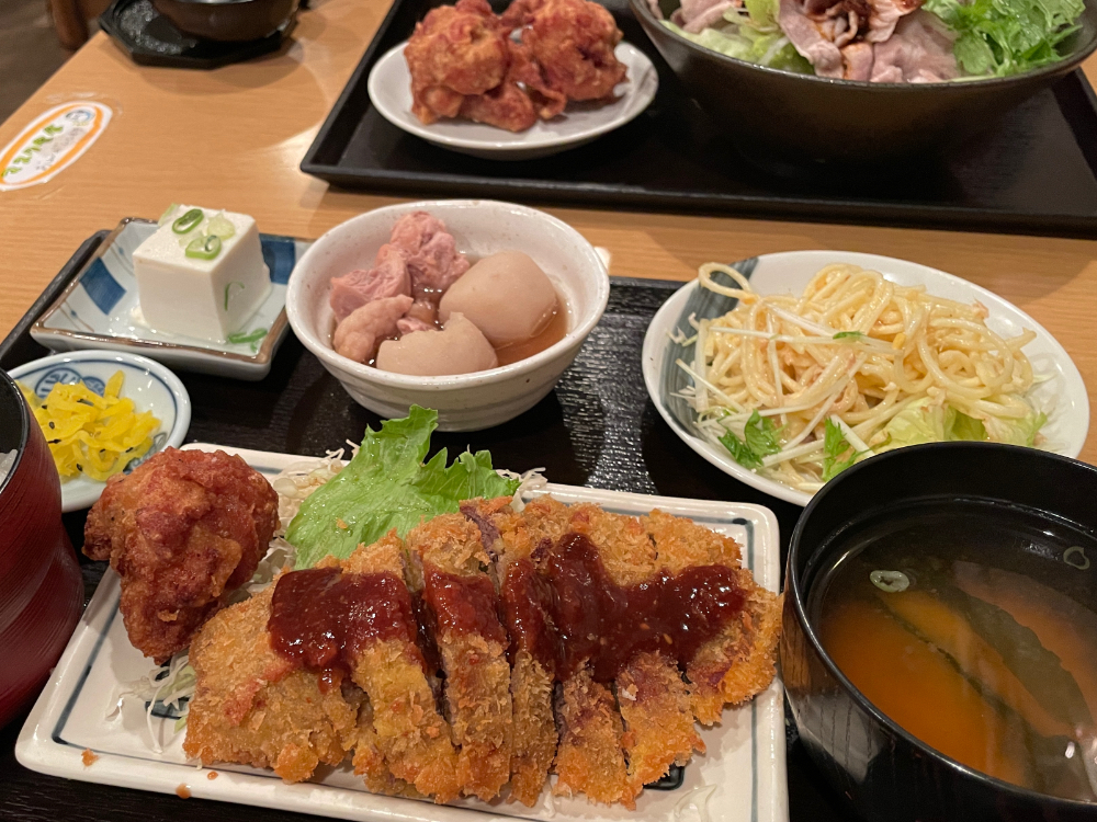 食べログ百名店選出！定食ランチメニューが豊富な裏なんばの人気店「普通の食堂いわま」