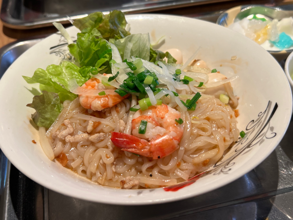 ベトナム混ぜ混ぜ麺ランチのセットの海鮮汁なし麺