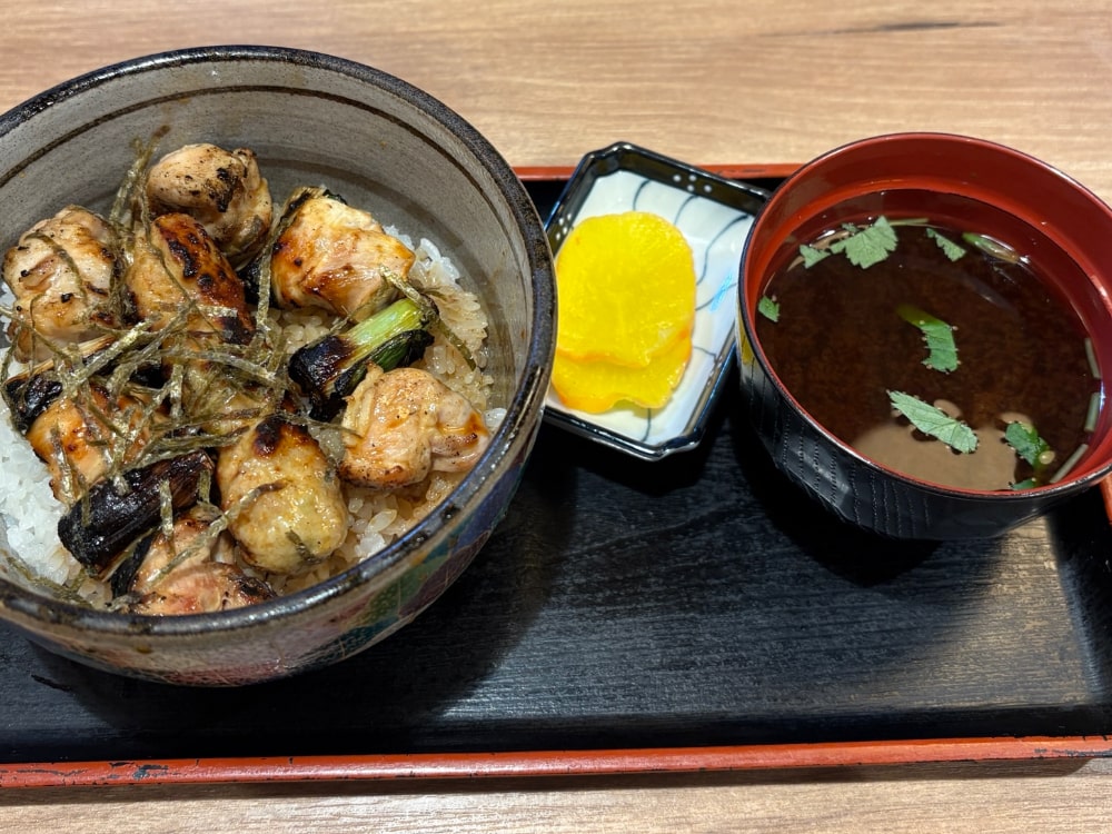 正起屋の「やきとり丼」